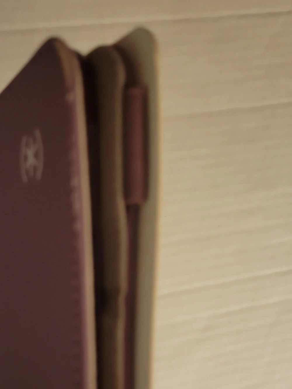 NWT: (*) speck Balance Folio